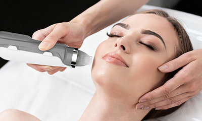 Traditional Microneedling vs. RF Microneedling: Which Traditional Microneedling vs. RF Microneedling: Which
